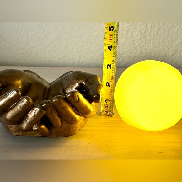 Handmade Concrete Two Hands Holder With Moon Light - Picture 6 of 9
